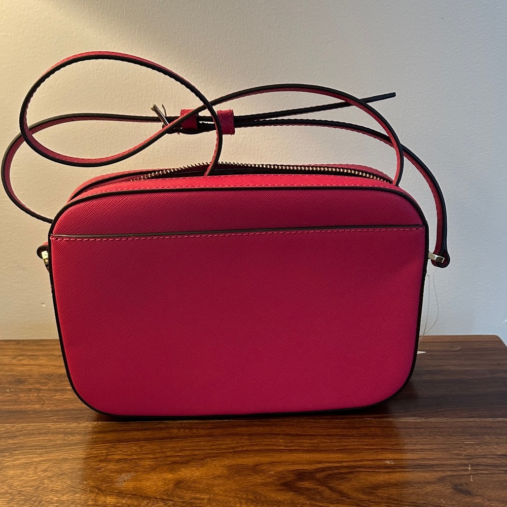 Michael Kors Fuchsia Crossbody Bag with Gold Chain - Picture 3 of 5